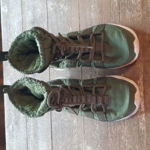 Nike Roche Hi Sneaker Boot